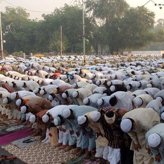 Namaz on road