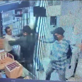 Caught on CCTV: Nashik jewellery store staff fight, chase off armed robbers