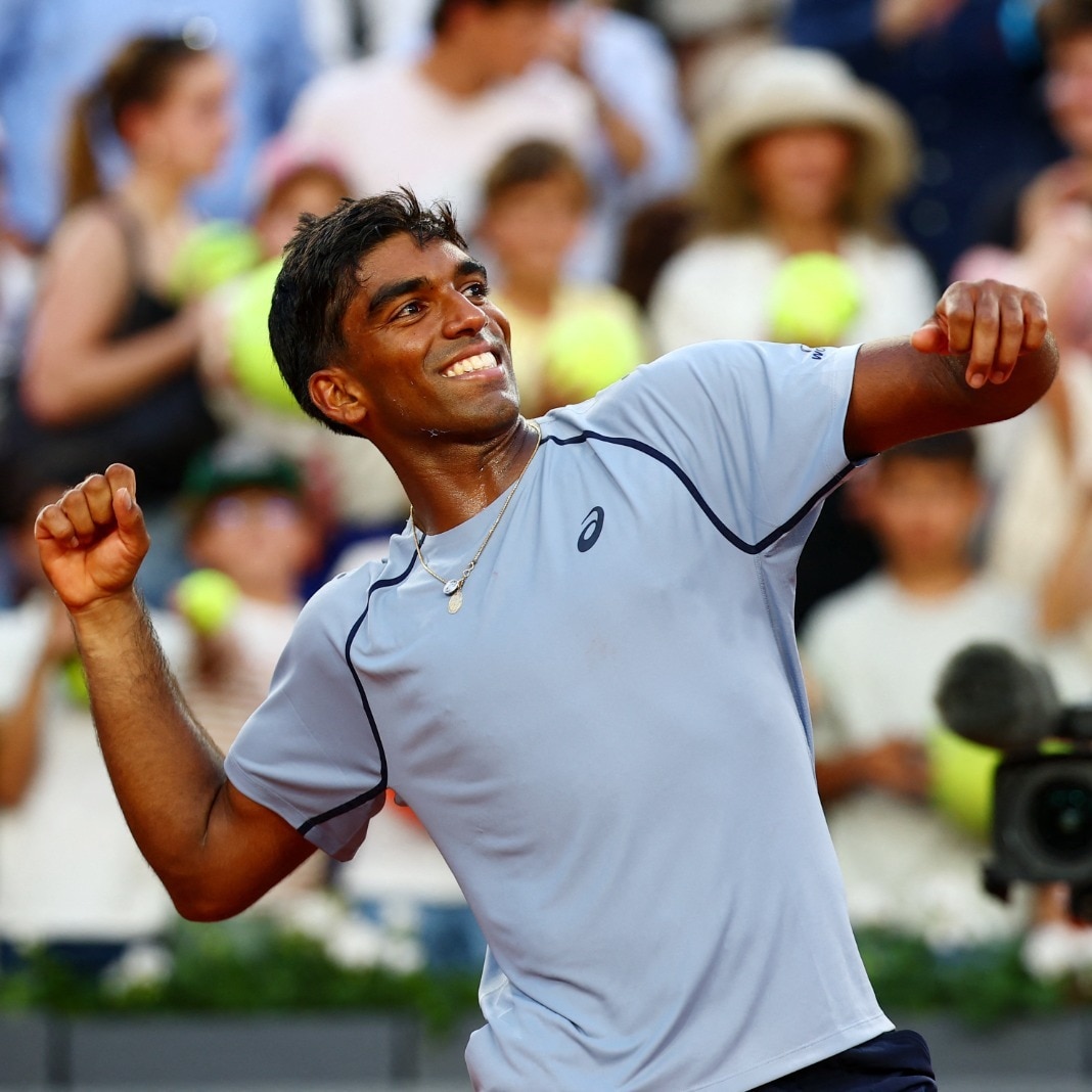 Watch: Indian-origin Nishesh charms Parisian crowd in French after 1st round win