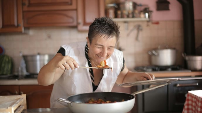 Nonnamaxxing is all about living like Italian grandmoms and romanticising everyday life | Photo: Pexels/Andrea Piacquadio