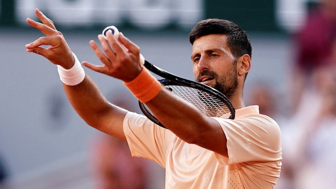 Novak Djokovic celebrates winning his second round match against France's Valentin Royer (Photo Reuters)