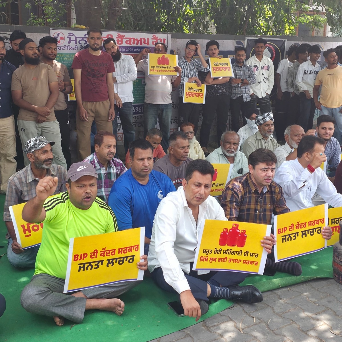 Anti-poor BJP: AAP stages protests in Punjab over commercial cylinder price hike