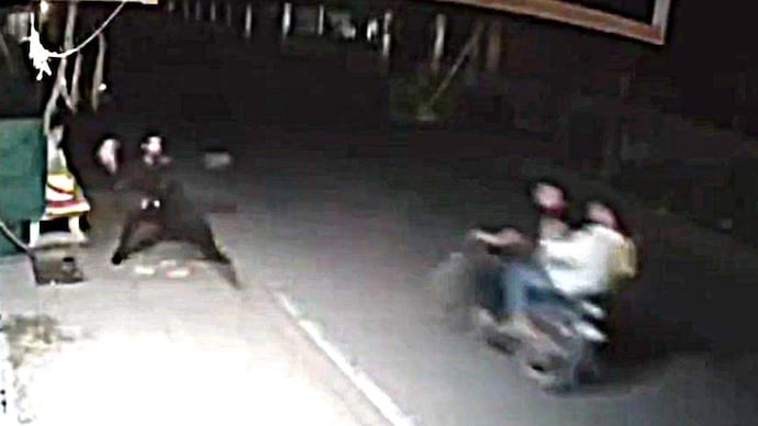 Two bike-borne robbers allegedly looted a man of his mobile phone and Rs 5,000 in Punjab’s Pathankot Pathankot