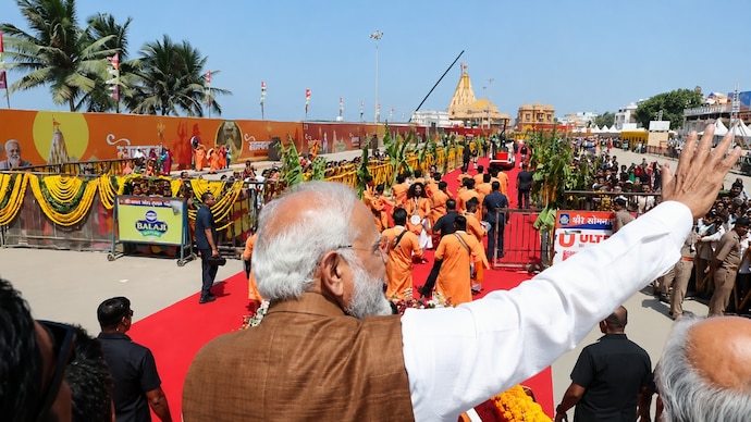 PM Modi holding roadshow in Gir Somnath. PM Modi holding roadshow in Gir Somnath.