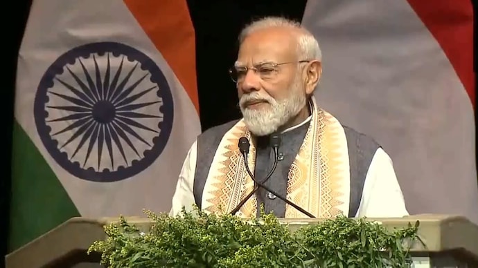 PM Modi addressed the Indian diaspora in Netherlands. PM Modi in Netherlands