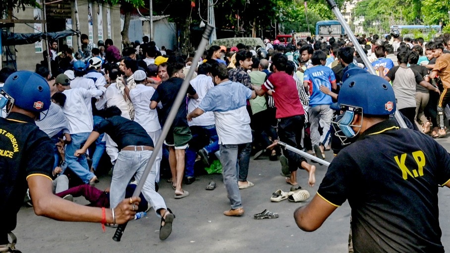 Police crack down on namaz protesters, Bengal CM sends big Park Circus message