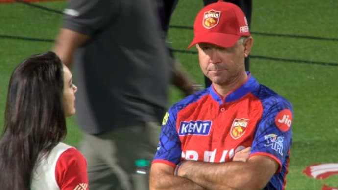 Priety Zinta chats with Ricky Ponting after Punjab's loss vs Mumbai Indians. (Photo: Screengrab) Priety Zinta