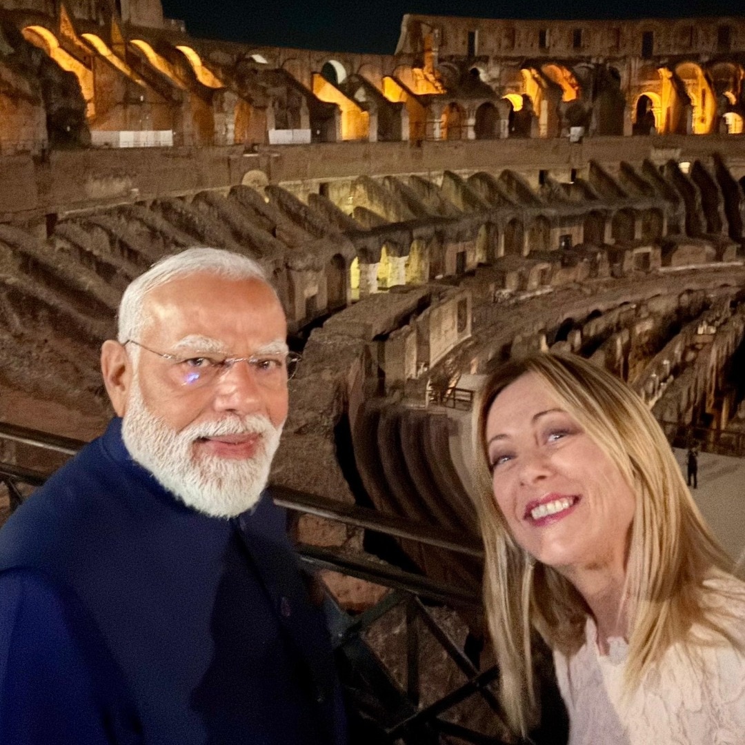 Welcome to Rome, my friend: A Melodi selfie as PM arrives in Italy