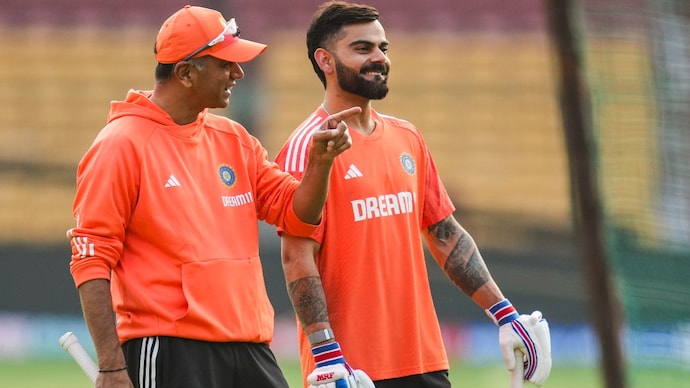 How Rahul Dravid helped Virat Kohli rediscover joy in cricket after captaincy exit (PTI Photo/Shailendra Bhojak) Rahul Dravid, Virat Kohli