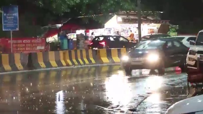 Rain, duststorm, lightning to hit Delhi-NCR today Rain, duststorm, lightning to hit Delhi-NCR today