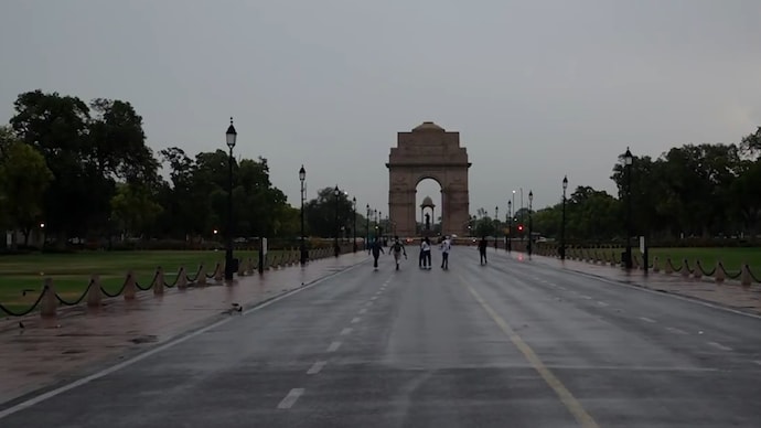 A view of India Gate in Delhi under grey skies and rain showers. (Photo: X/Screengrab) Rain and winds provided Delhi with relief. How long until extreme heat returns?