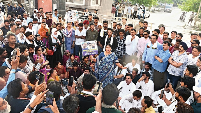 Congress workers protest the deaths | Photograph by: AH ZAIDI