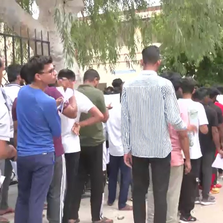 Candidates at center in Jaipur to appear in peon exam