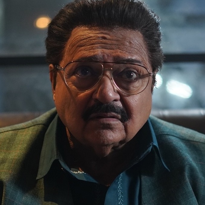 Don’t issue me challan: Rakesh Bedi's comic moment with traffic police goes viral