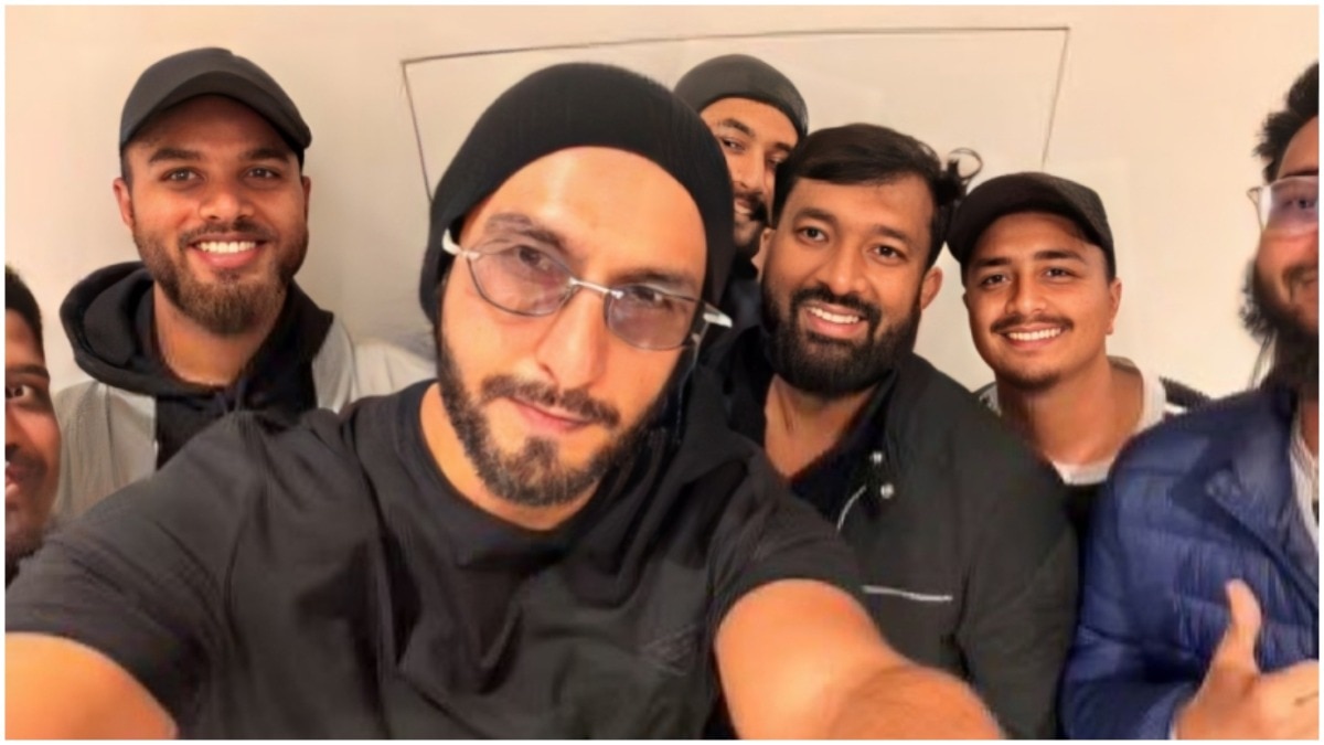 Ranveer Singh clicks selfies with fans on King set in South Africa, pics go viral