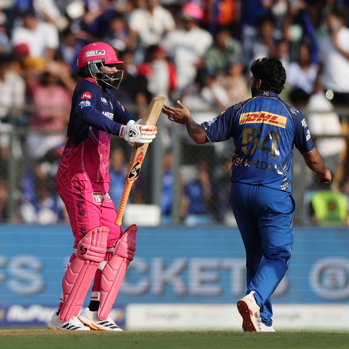 MI vs RR: Jadeja makes Shardul pay for costly no-ball with banter, boundaries