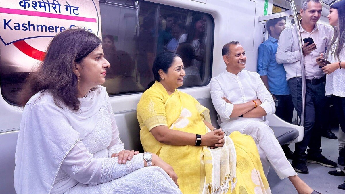Delhi CM Rekha Gupta leads Metro Monday push, takes metro, bus to office