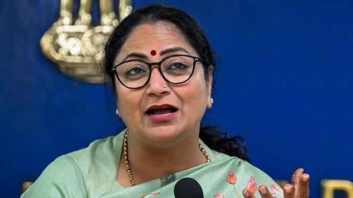 Rekha Gupta approved Mission Yamuna projects worth over Rs 1,000 crore and reviewed anti-pollution systems in Delhi. Rekha Gupta