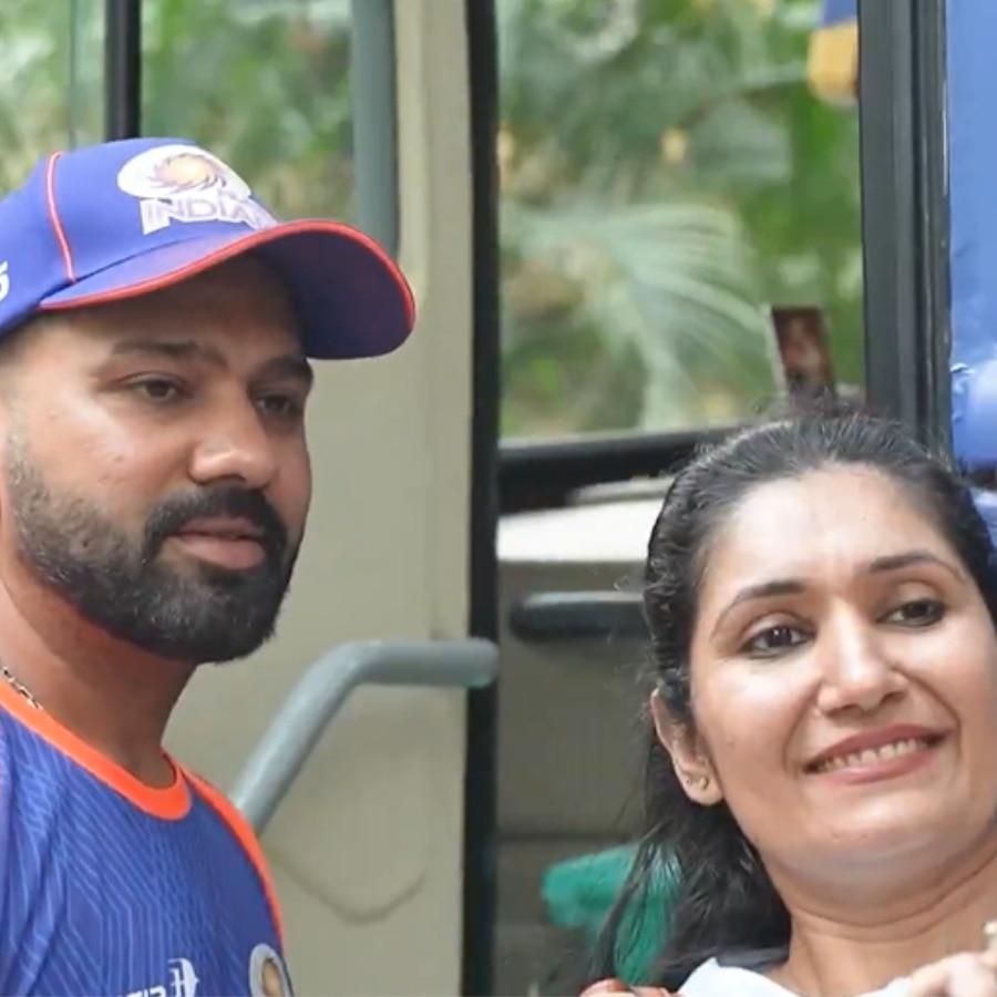 Fan’s phone turns off after Rohit Sharma agrees to selfie, what's next is hilarious