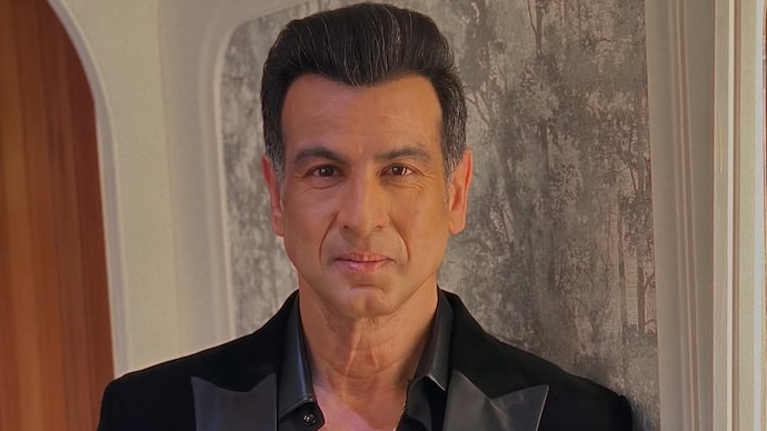 Ronit Roy issues warning over cyber scam.(Photo: Instagram/@ronitboseroy) Ronit Roy
