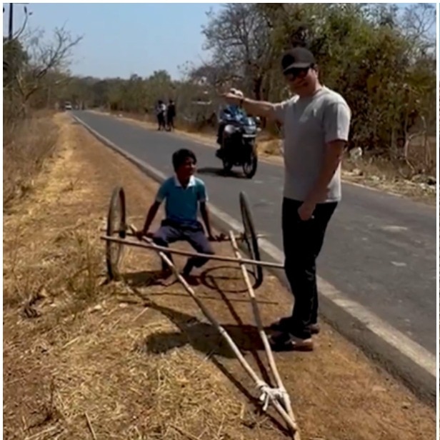 Sachin Tendulkar stops to admire village children’s homemade car