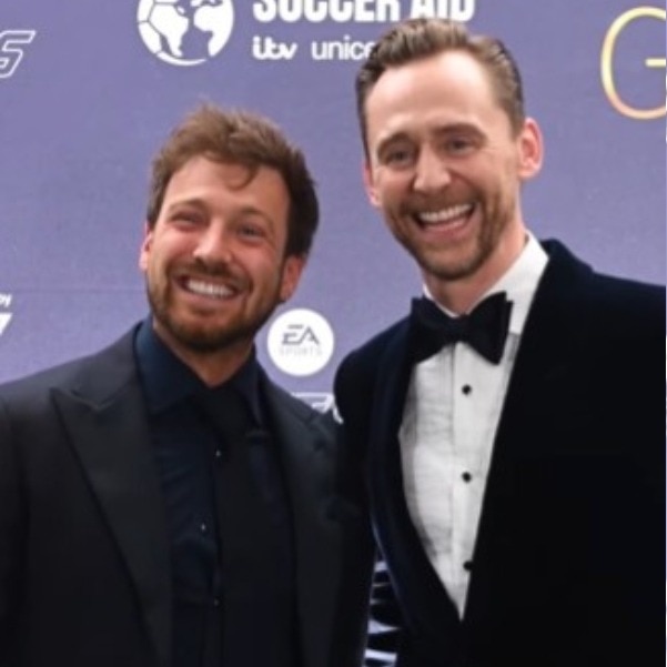 Sam Thompson screams, jumps on Tom Hiddleston in viral fanboy moment. Watch