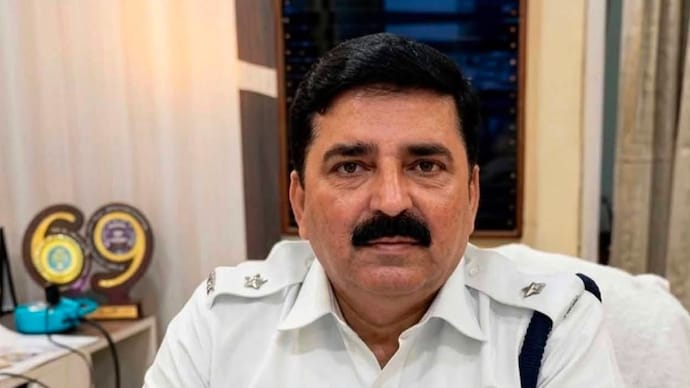 Former Kolkata DCP Santanu Sinha Biswas had previously come under the ED scanner in connection with the illegal coal mining case. Kolkata DCP Santanu Sinha Biswas had previously come under the ED scanner in connection with the illegal coal mining case.
