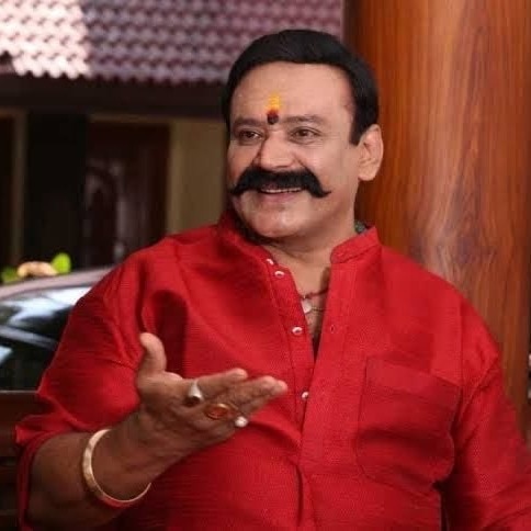 Malayalam actor Santhosh Nair dies in road accident, wife injured