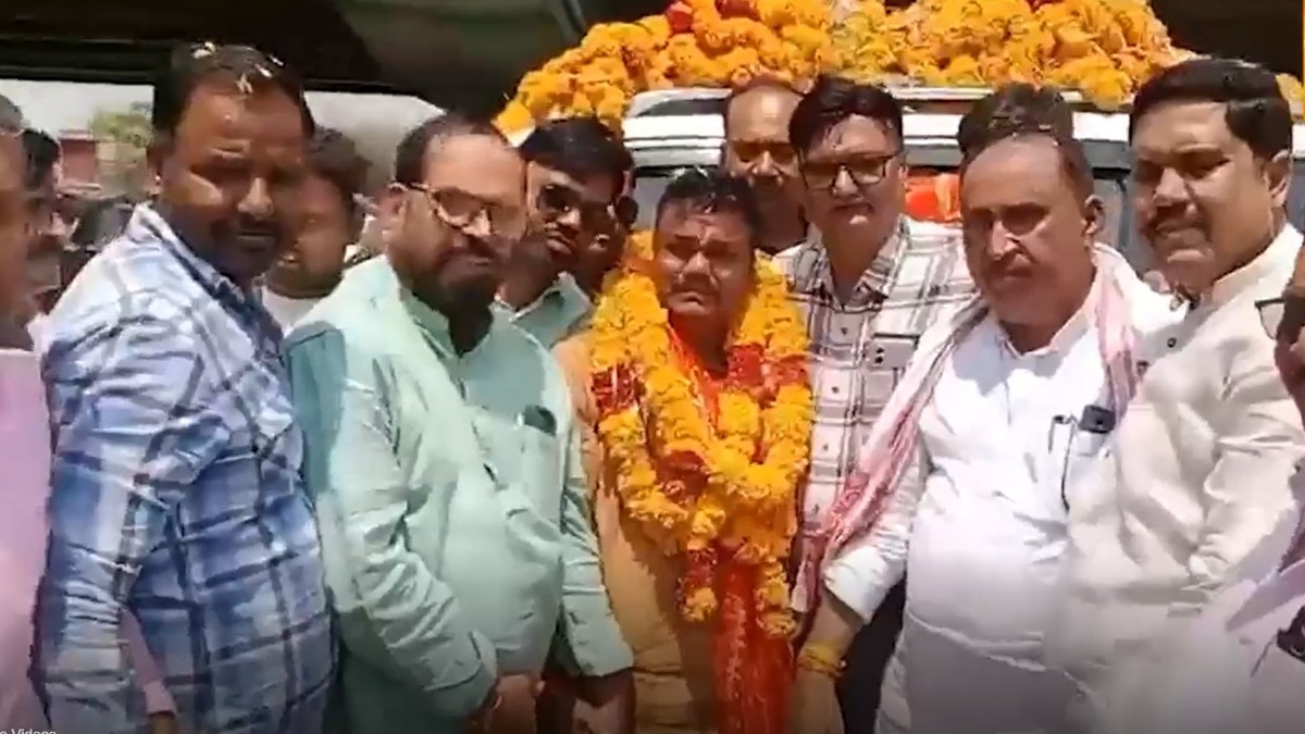 MP textbook chairman barred after 50-vehicle convoy row