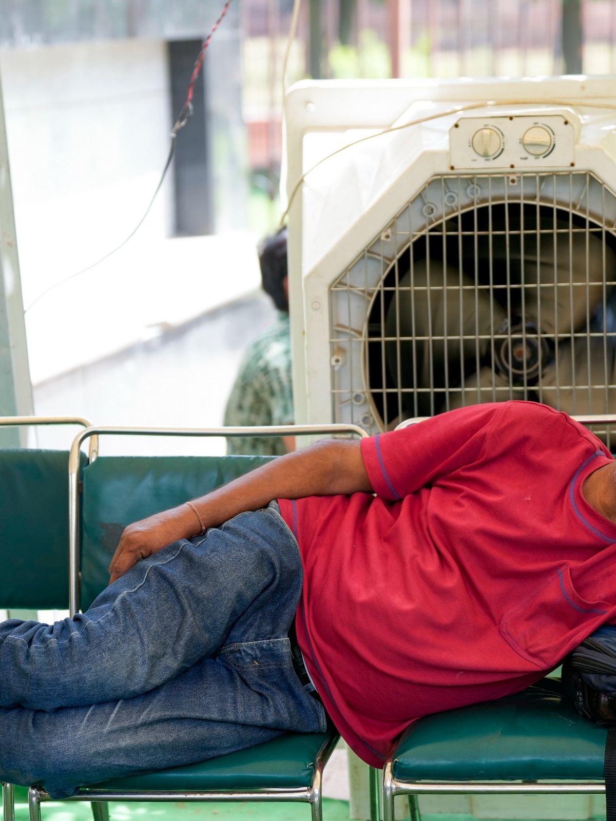 Delhi sizzles as temperature hits 45.1°C, Ridge area records 46.5°C