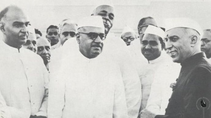 (From left front row) Syama Prasad Mookerjee, Jairamdas Doulatram and Jawaharlal Nehru (Image: Wikimedia Commons)