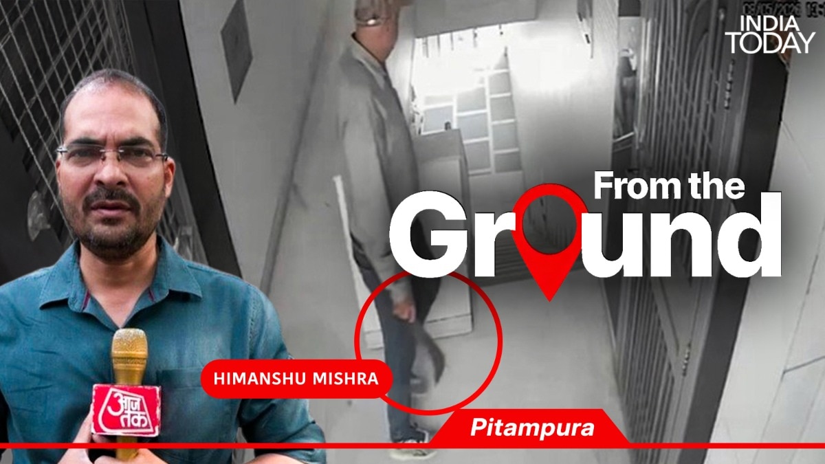 Who is the man knocking on Delhi doors with a sickle? Woman opens gate, then…