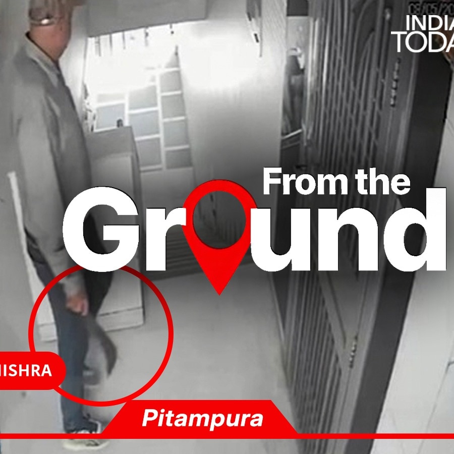 Who is the man knocking on Delhi doors with a sickle? Woman opens gate, then…