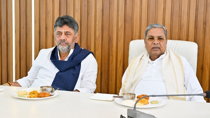Fresh fruits, coffee and tea were also part of the menu served to leaders arriving at Siddaramaiah’s residence for the meeting. Siddaramaiah DK Shivakumar breakfast