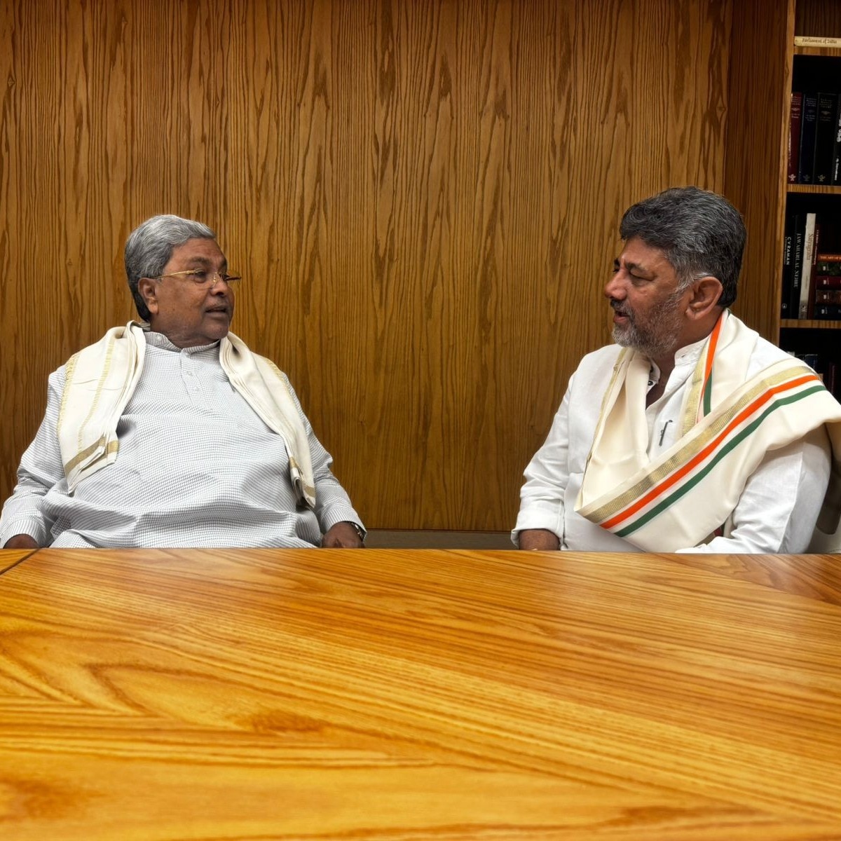 Siddaramaiah, DK Shivakumar photo-op in Delhi amid key leadership huddle