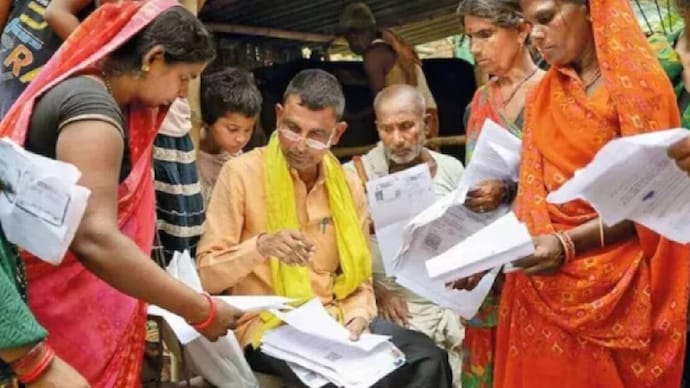 The Election Commission’s Special Intensive Revision (SIR) updates voter lists through verification, fresh forms and house-to-house checks. Here is a simple guide explaining the SIR process for voters. SIR in 16 states and union territories