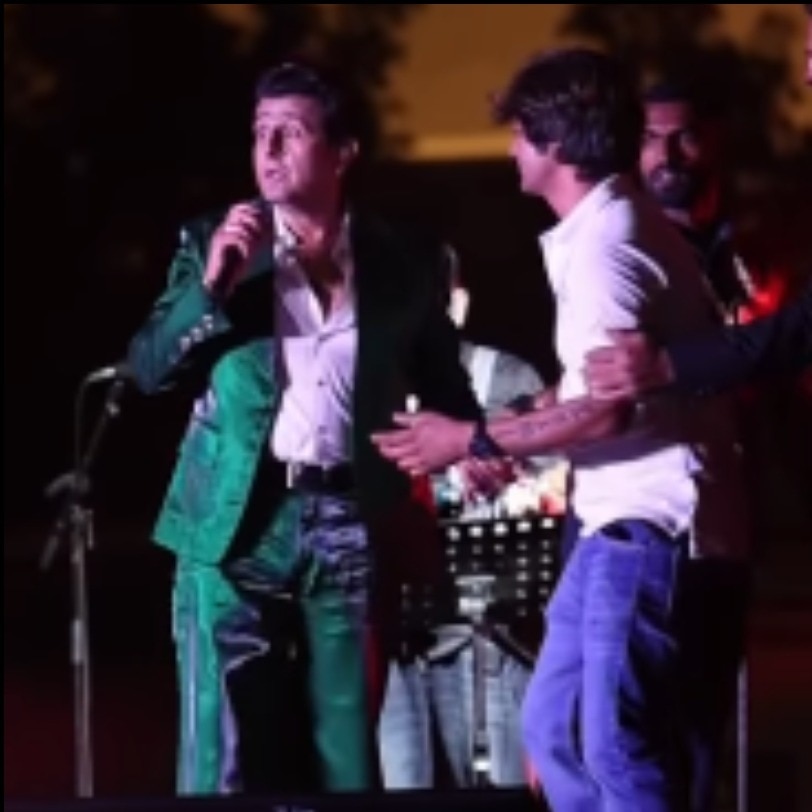 Viral: Sonu Nigam warns fans after man climbs onstage mid-concert