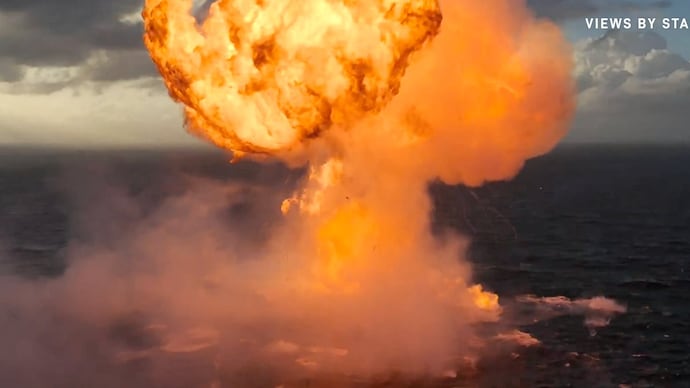 SpaceX's Starship explodes seconds after landing in Indian Ocean. (Photo: SpaceX) SpaceX Starship explosion