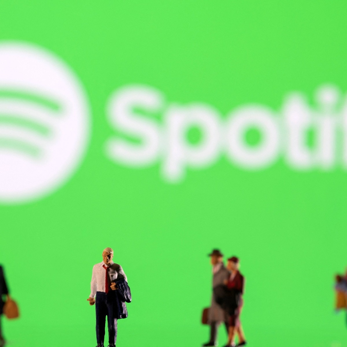 Spotify now lets you listen to magazine articles like podcasts