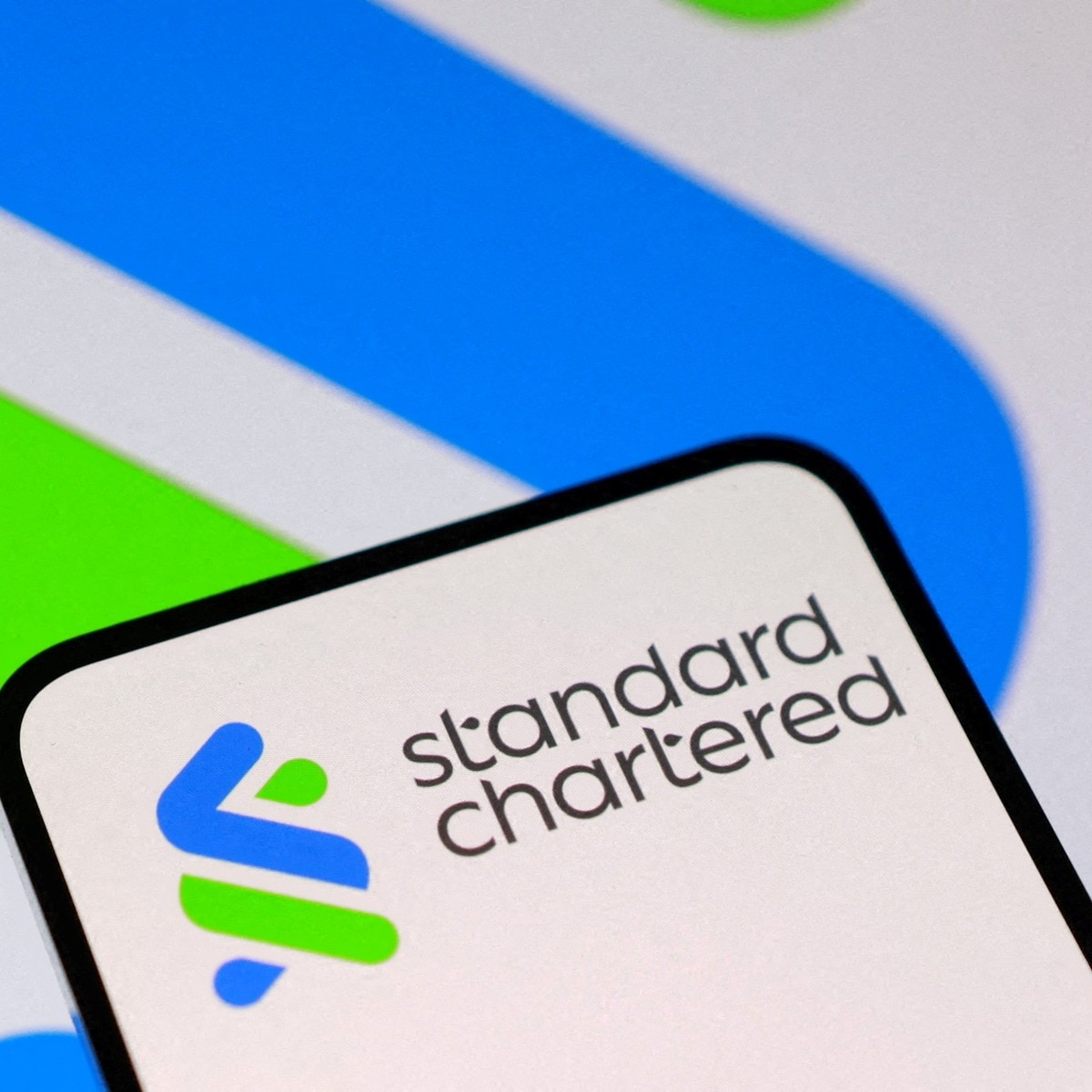 Standard Chartered plans 7,000 job cuts amid AI push and higher profit targets