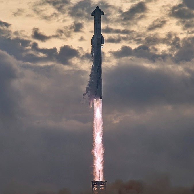 Starship reaches space as giant Super Heavy rocket explodes during return