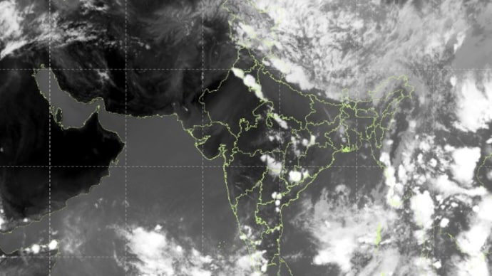 A weather map showing different weather conditions across the country. (Photo: IMD) Storms, hail and heat: Friday to experience turbulent weather