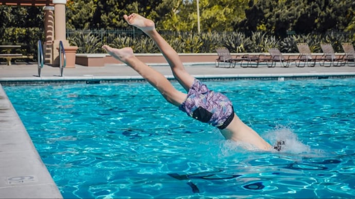 Wet swimwear raises summer infection risk