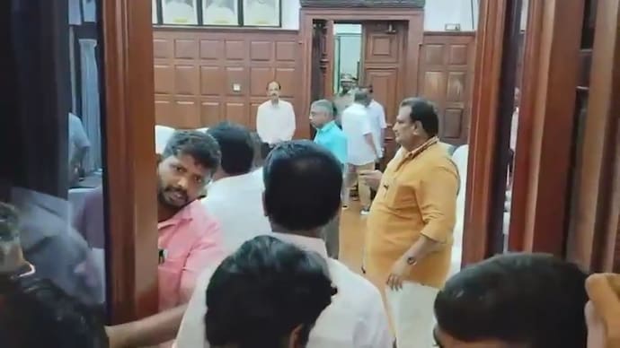 Supporters of the AIADMK faction led by Edappadi K Palaniswami broke open the lock of the party’s Karur office. Tamil Nadu