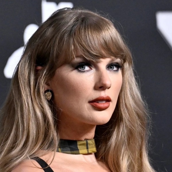 Taylor Swift sends guitar, note to 8-year-old fan after viral video