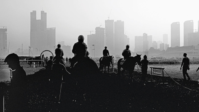 Jockeys at the starting gate, 2016