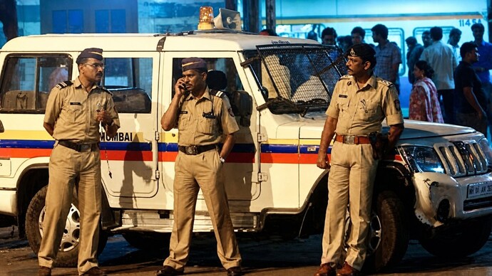 The officer Vijay Dhulchand Karande is currently serving as Officer on Special Duty (OSD) to Maharashtra minister Atul Save.