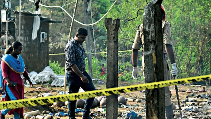 GROUND ZERO: Authorities at the site of the fire in Thrissur, April 22 (Photo: Pradeep Kumar C.B.)