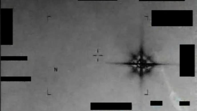 The US government just released a declassified video of a star-shaped object moving strangely in the sky, filmed over the Middle East in 2013. It has no official explanation. (Photo: US Department of War) The US government just released a declassified video of a star-shaped object moving strangely in the sky, filmed over the Middle East in 2013. It has no official explanation. (Photo: US Department of War)