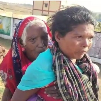 Video: Woman carries mother-in-law, 90, on back for 9 km to draw pension from bank